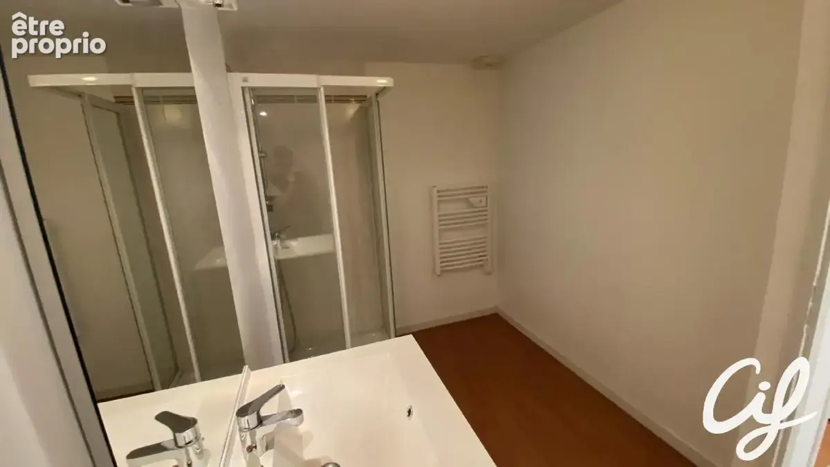 Appartement T2 Z.A.D., Z.I. Nord - 43.87 m2  110 000 Euros - photo 4