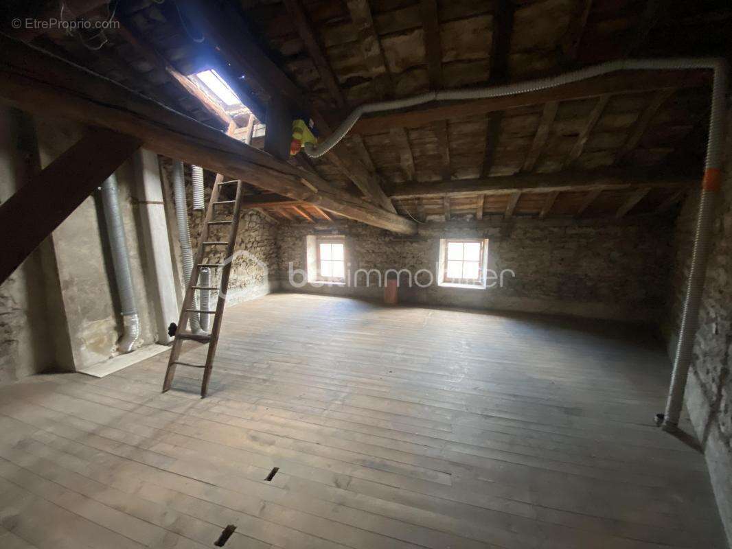 Maison à SAINT-SYMPHORIEN-DE-LAY