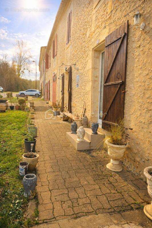 MAISON ANCIENNE en pierre rénovée - photo 2