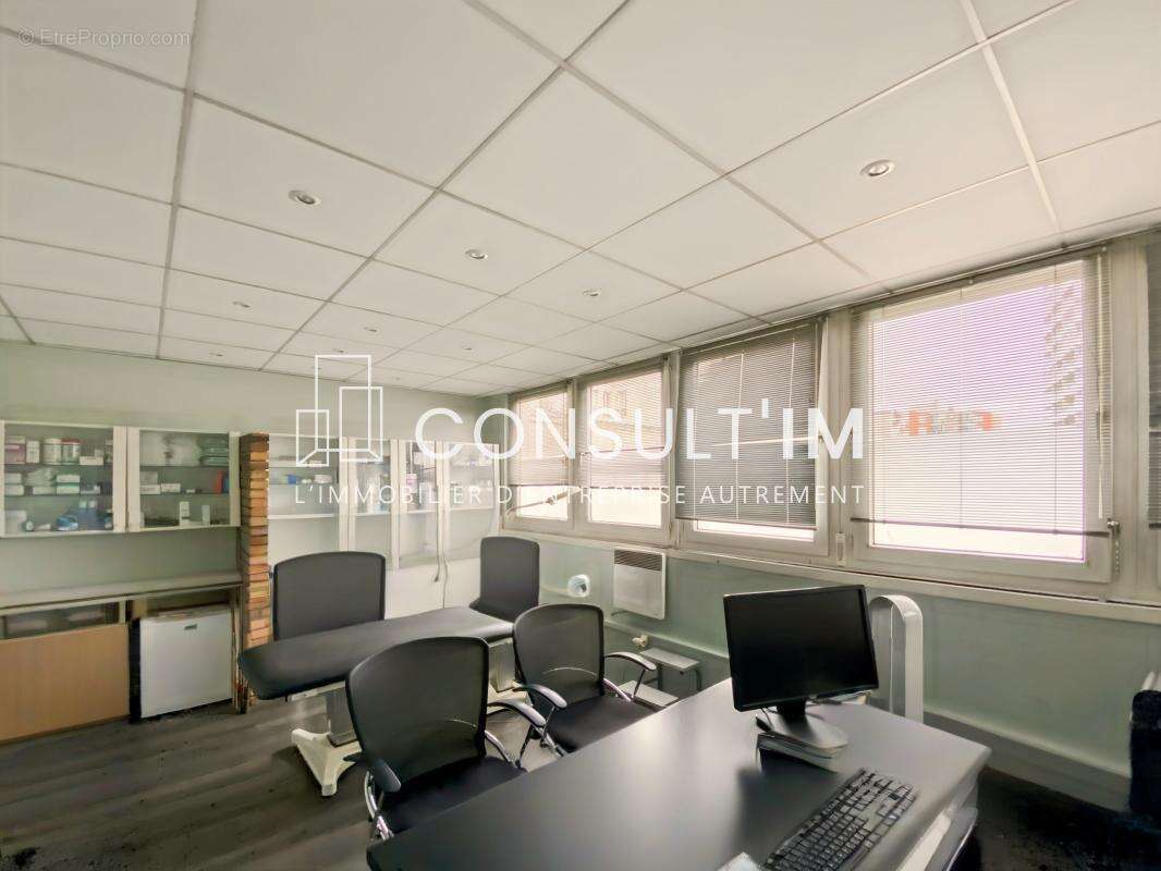 Commerce à PARIS-18E