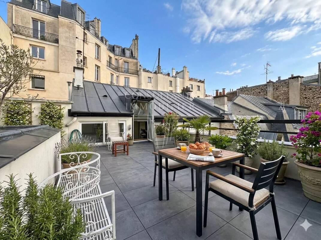 Appartement à PARIS-16E