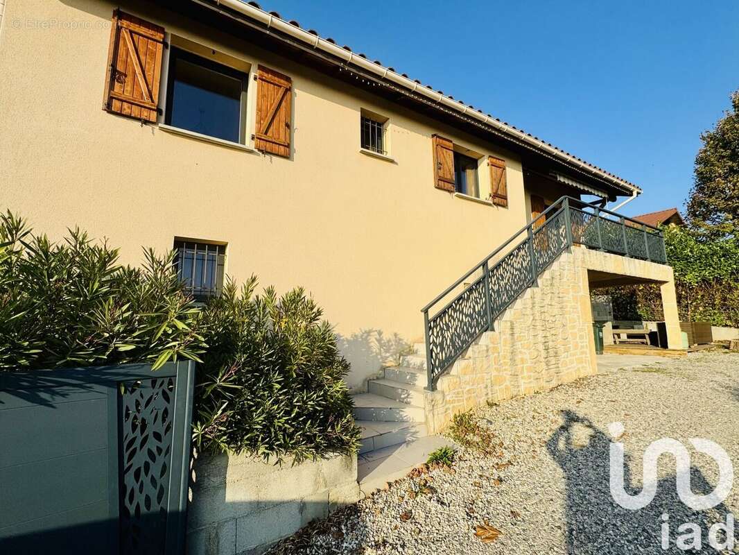 Maison 92 m² à Revel-Tourdan  - photo 3