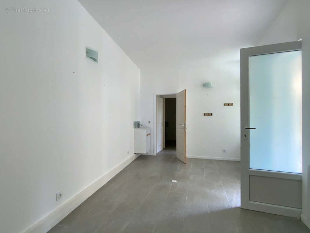 Rare : appartement en rdc de 97 m2 en plein coeur de ville de jonzac - photo 9