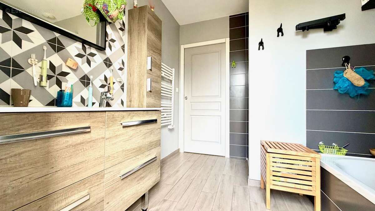 Maison à LES NOUILLERS