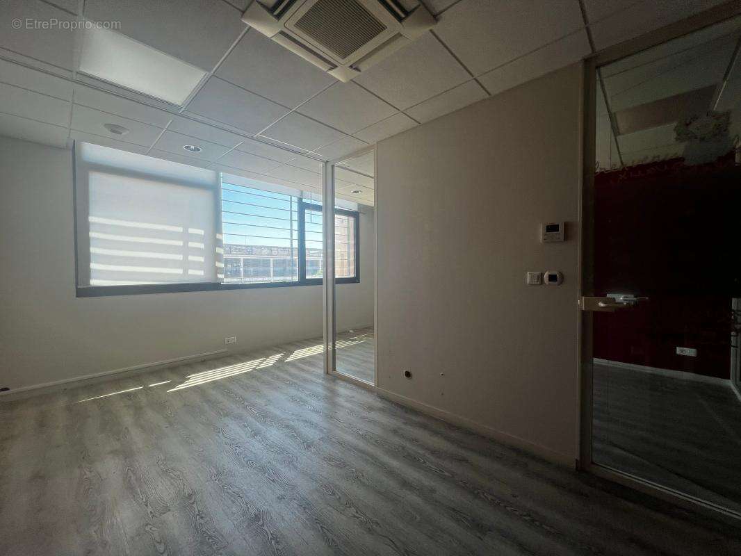 BUREAUX 266 M2 Plain pied et R+ 1 - photo 13
