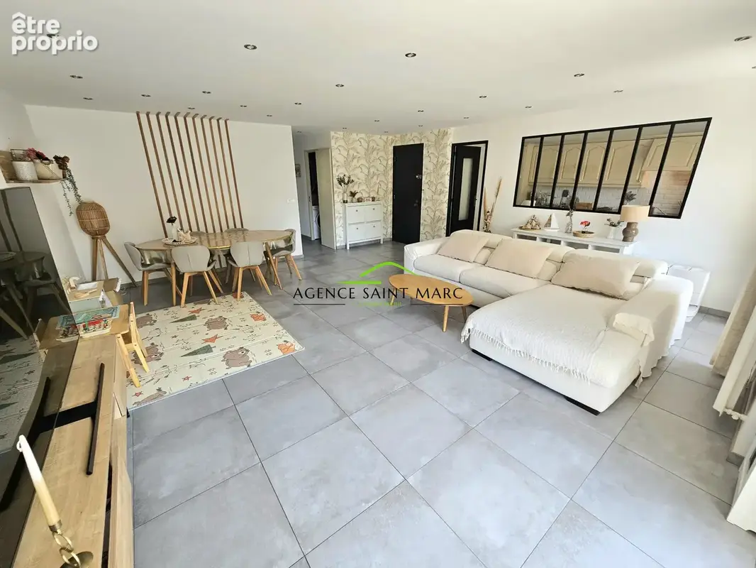 Appartement à MANDELIEU-LA-NAPOULE