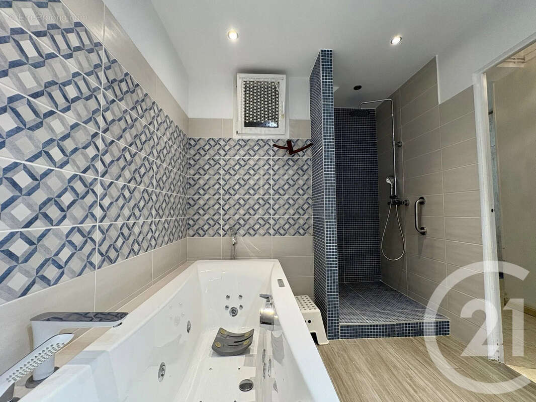 Appartement à MARSEILLE-5E