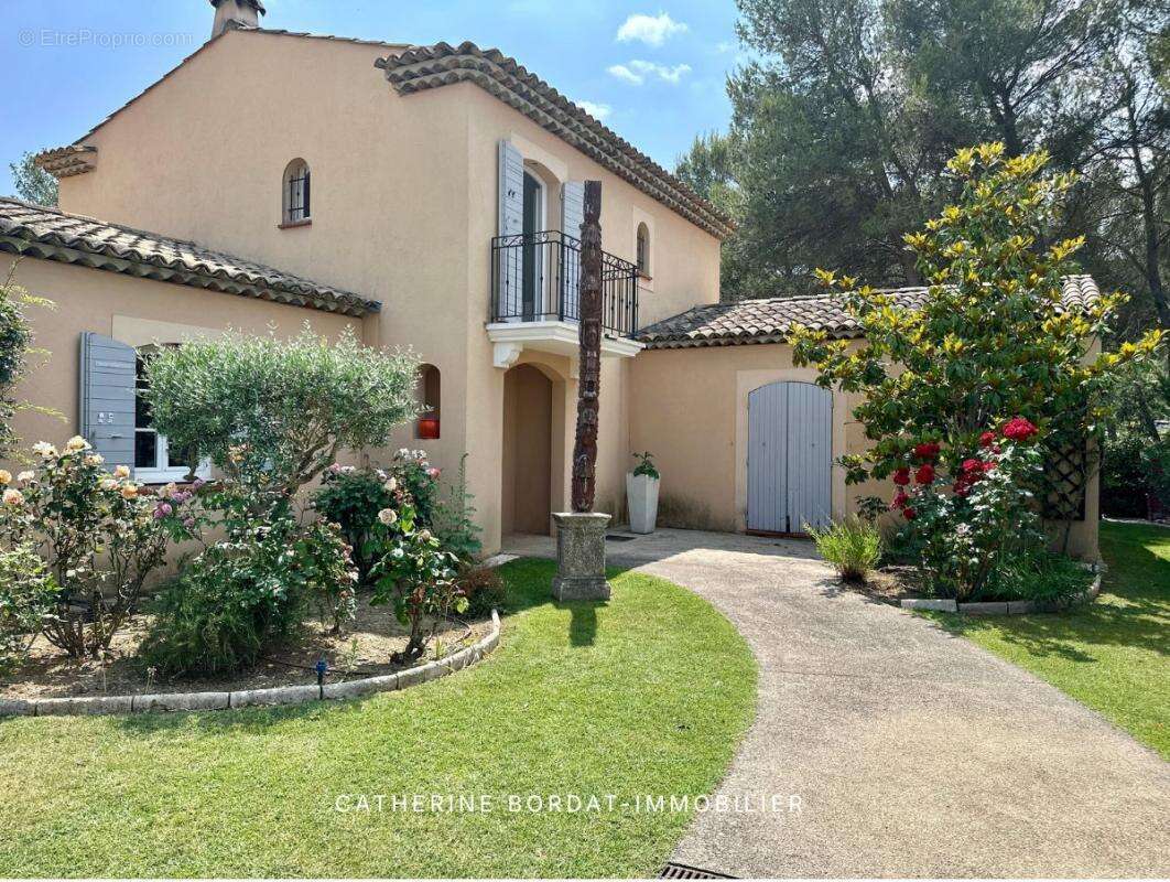 EXCLUSIVITÉ - Maison Mallemort Domaine de Pont Royal 6 pièces 160 m2 - photo 2