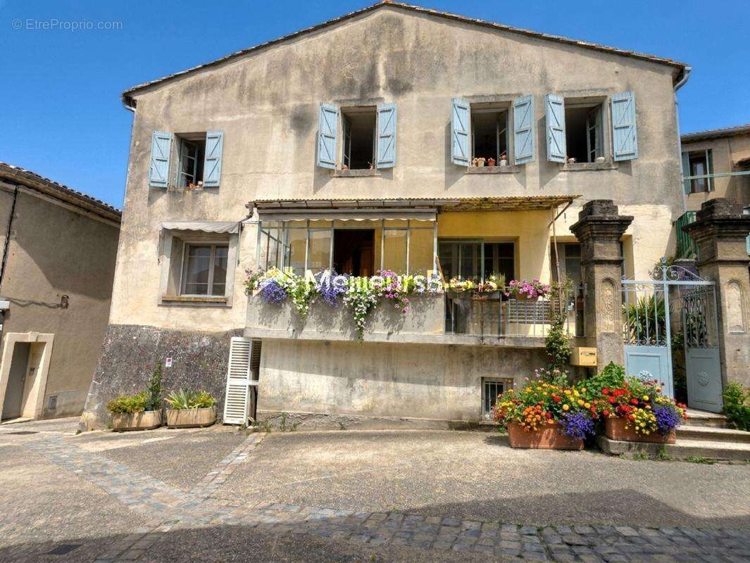À 2 pas du Vidourle : ancienne école rénovée avec 4 chambres, garage et potentiel locatif - photo 17