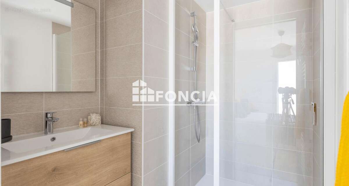 Appartement d'exception – 49 m² de pièce de vie, terrasse de 60 m² avec vue sur le phare et frais de notaire réduits - photo 6