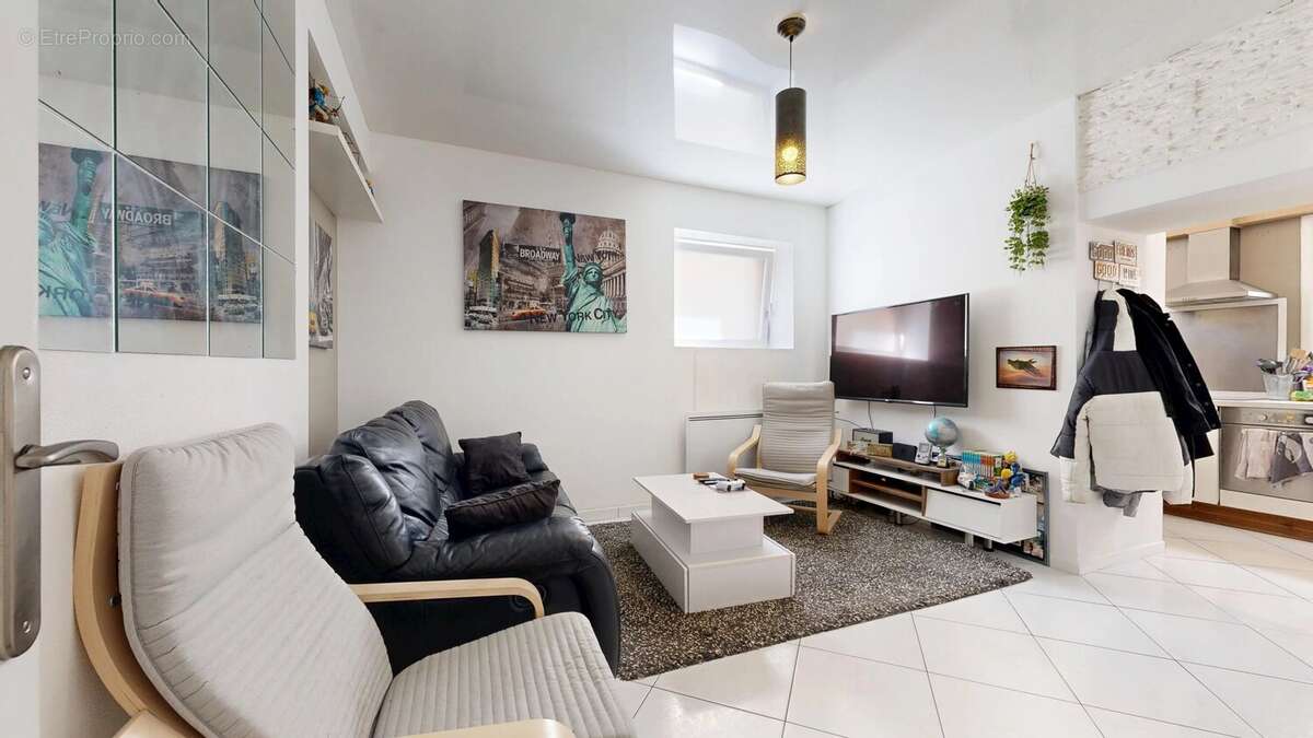 Appartement à VAUJOURS