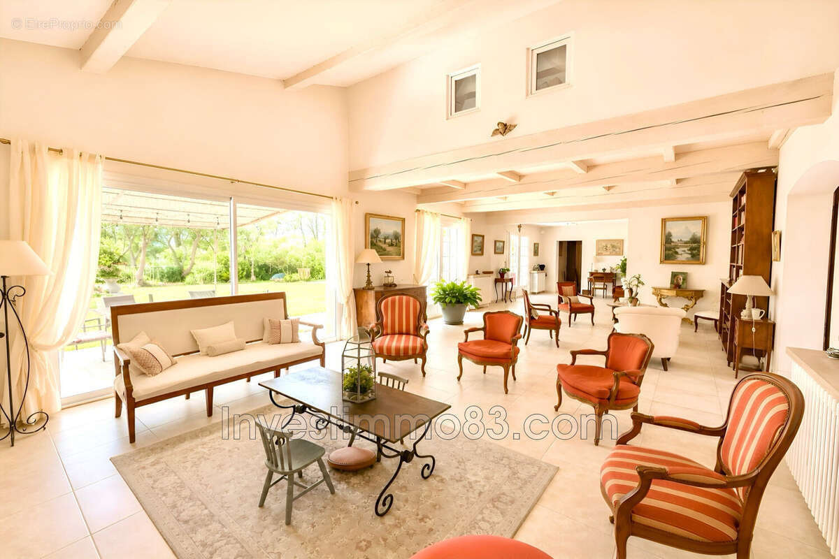 Maison 253 m² à Chateauneuf-Le-Rouge  - photo 4