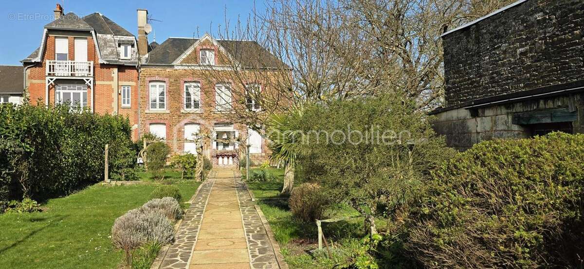 Maison à SAINT-HILAIRE-DU-HARCOUET