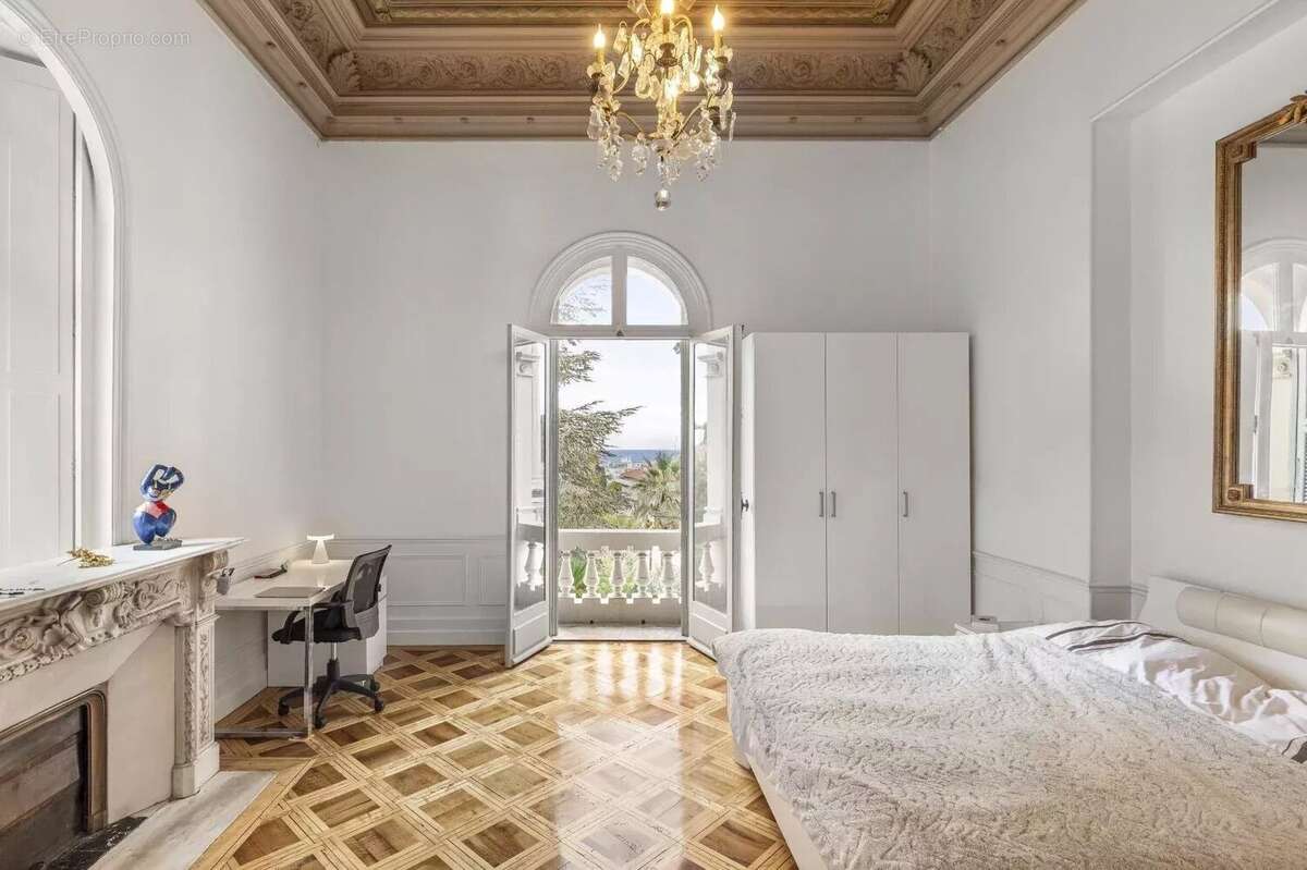 Port de Nice, vente appartement villa Belle Epoque, grand jardin, vue mer - photo 8