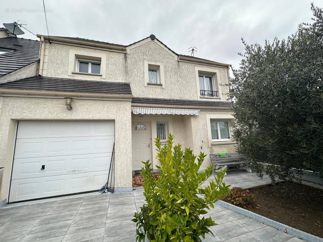 Maison à SAINT-GERMAIN-LES-ARPAJON