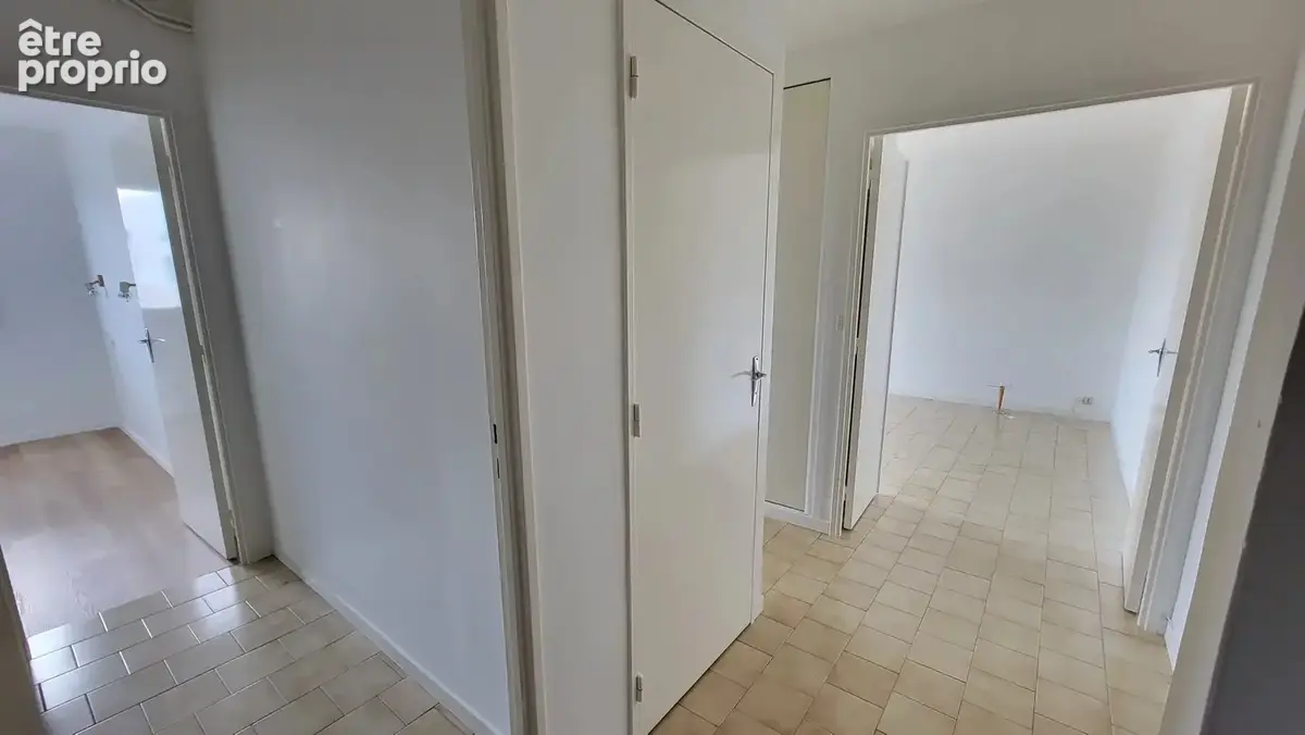 Appartement 2 pièces de 49 m2 avec balcon, cave et Parking – Chelles Gare - photo 2