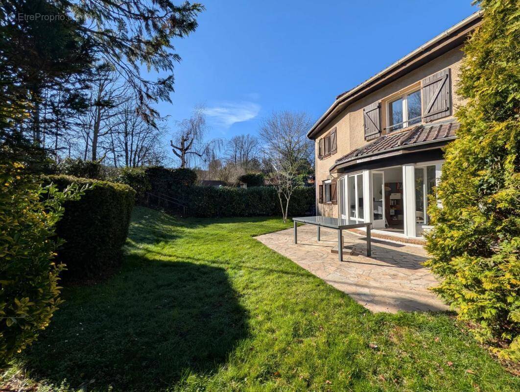 Maison à LES CLAYES-SOUS-BOIS