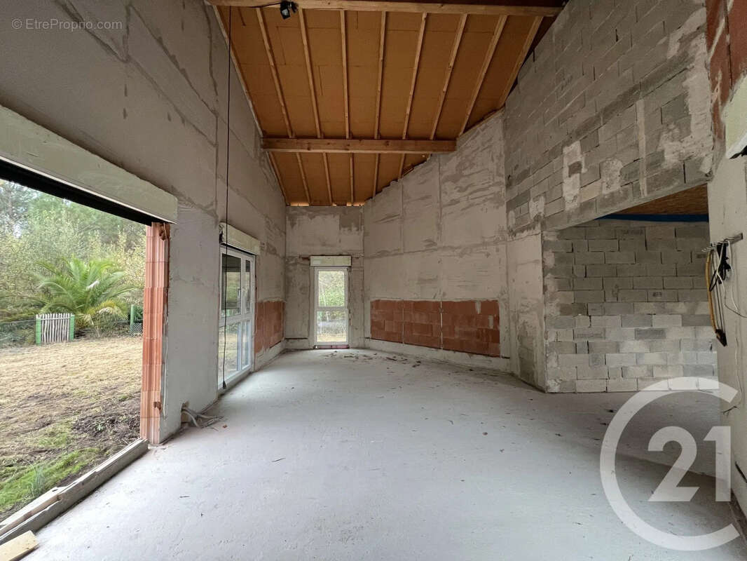 Maison à SAINTE-EULALIE-EN-BORN