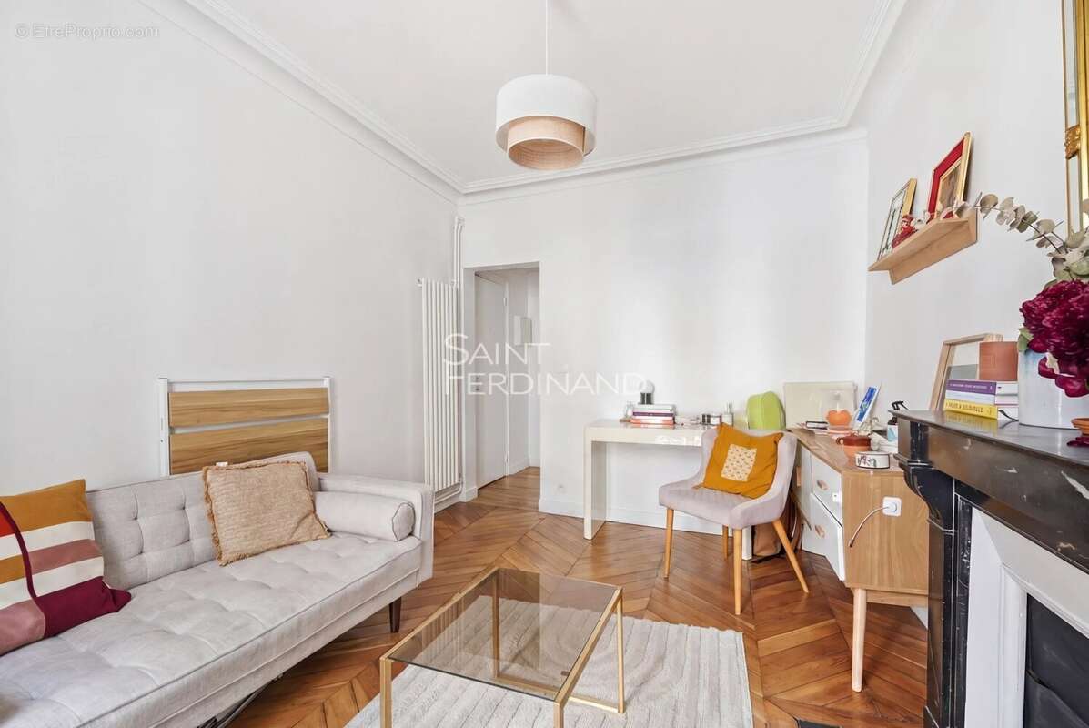 Appartement à PARIS-17E