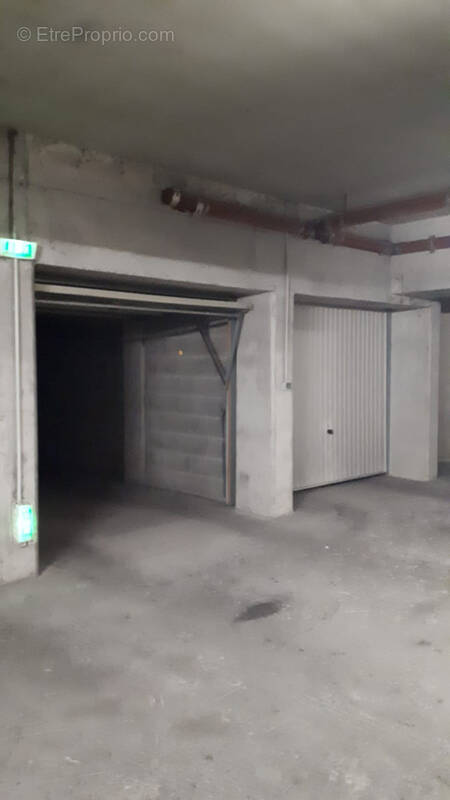 Parking à THONON-LES-BAINS
