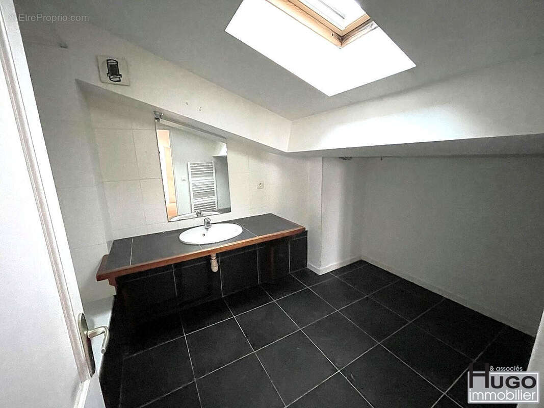 Déjà vendu par l'agence !!! bordeaux- proche du lycee montaigne et de la victoire- appartement t2 duplex libre ! - photo 10