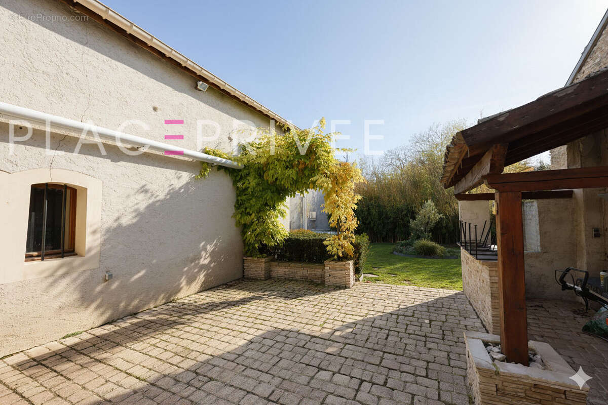 Maison à CHOLOY-MENILLOT