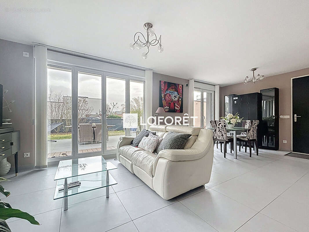 Maison à VERT-SAINT-DENIS