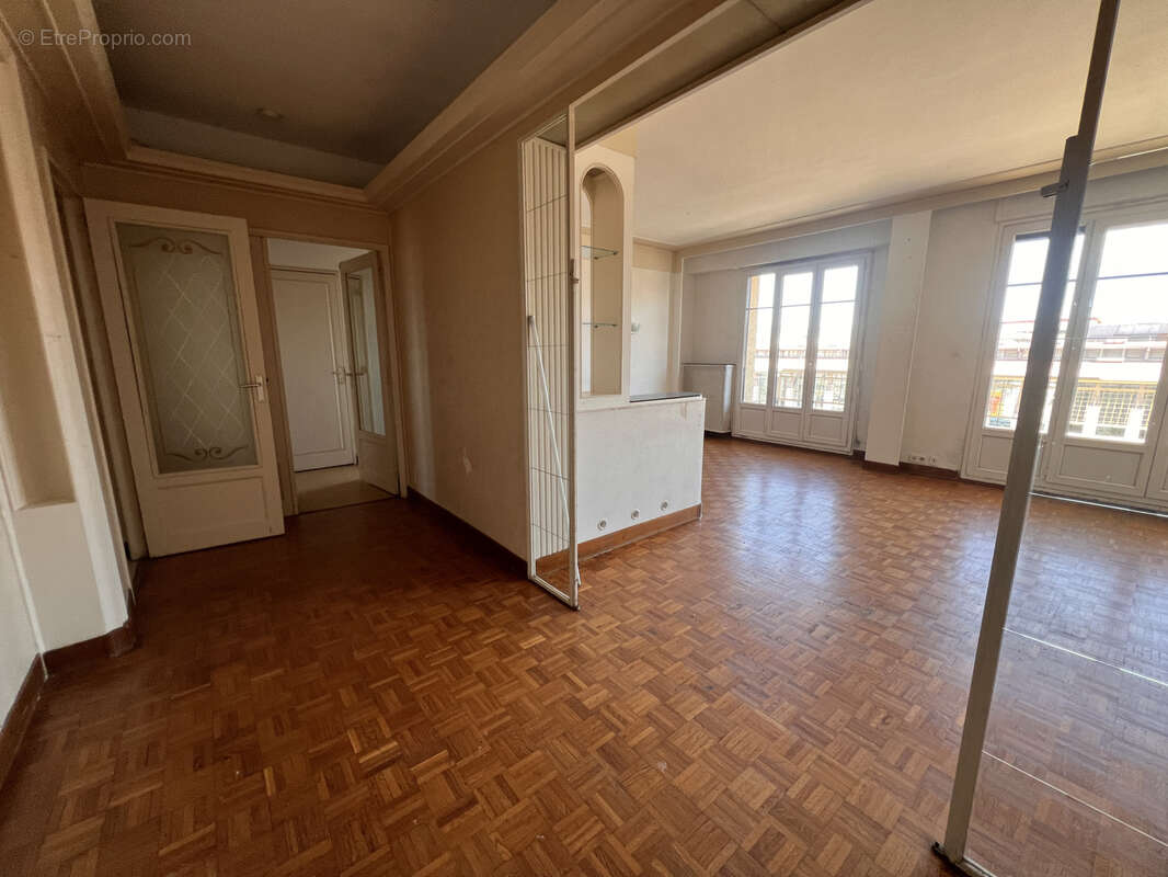 Appartement à MARSEILLE-1E
