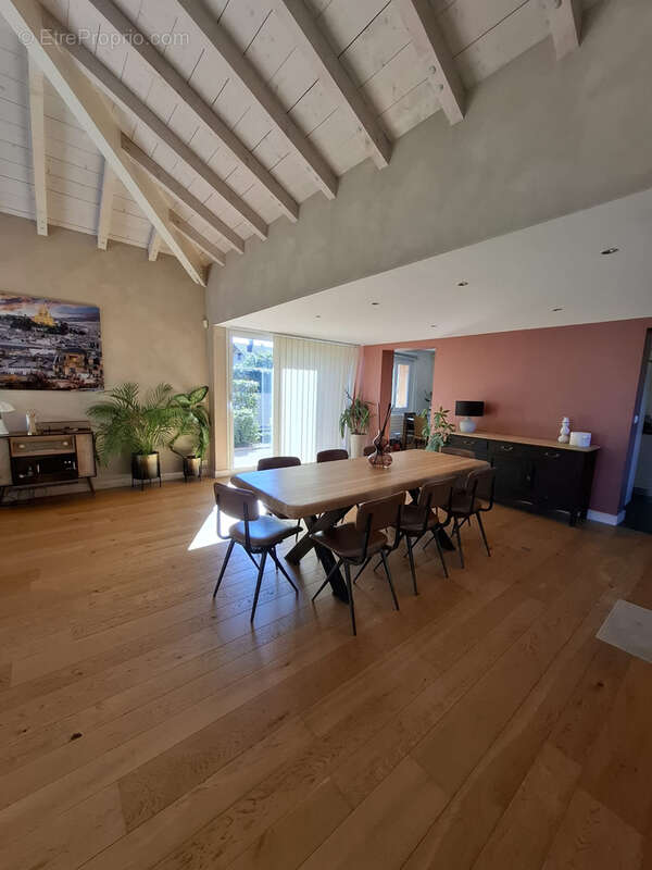 Maison à VETRAZ-MONTHOUX