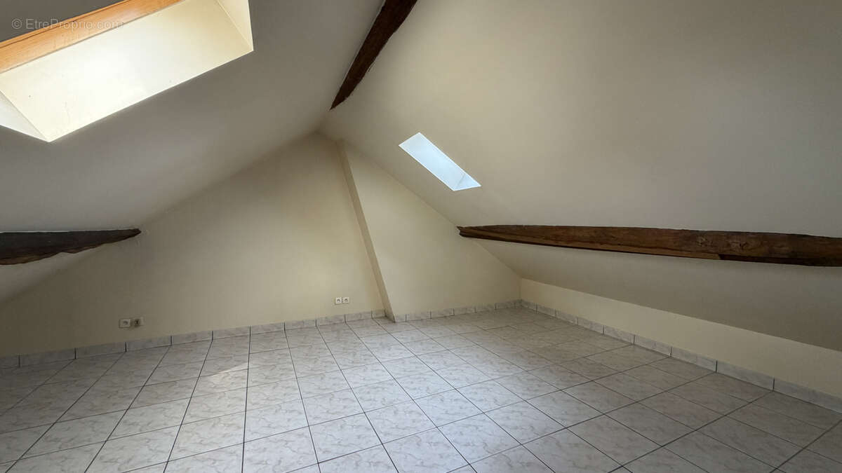 Appartement à NEAUPHLE-LE-CHATEAU