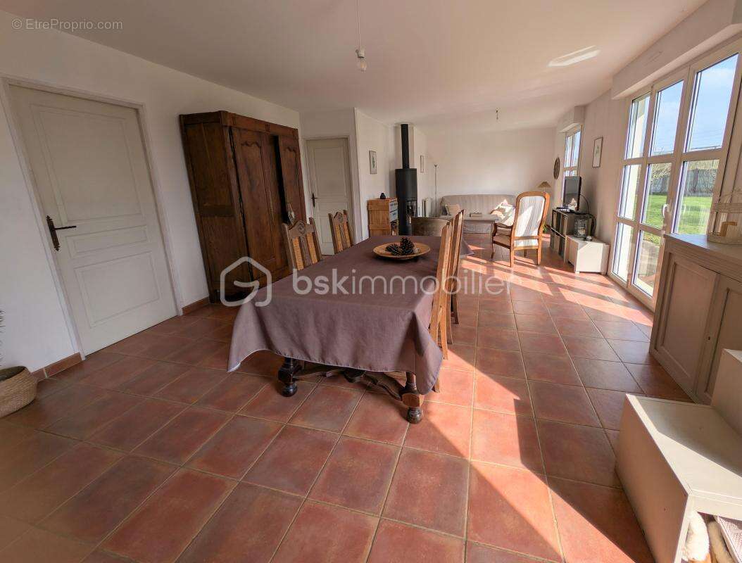 Maison à SAINT-JULIEN-DE-CONCELLES