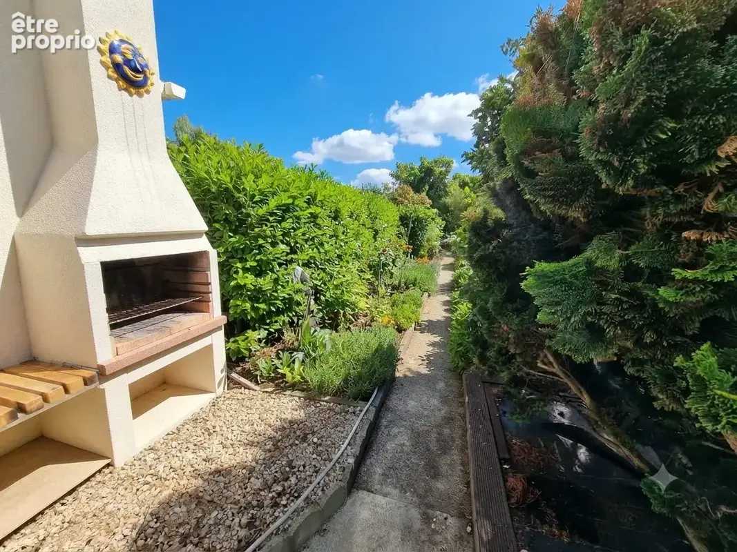 Charmante maison de 120 mètres carrés habitables sur un terrain arboré de 329 mètres carrés, - photo 3