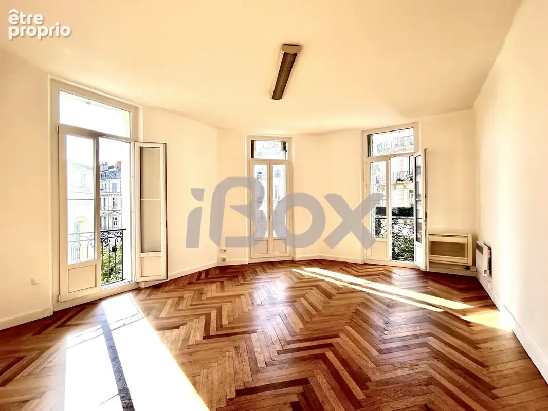 Toulon haute ville appartement haussmannien lumineux 160m2 ascenseur cave chambre de bonne - photo 5