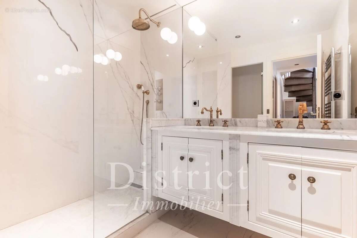 Appartement à PARIS-7E