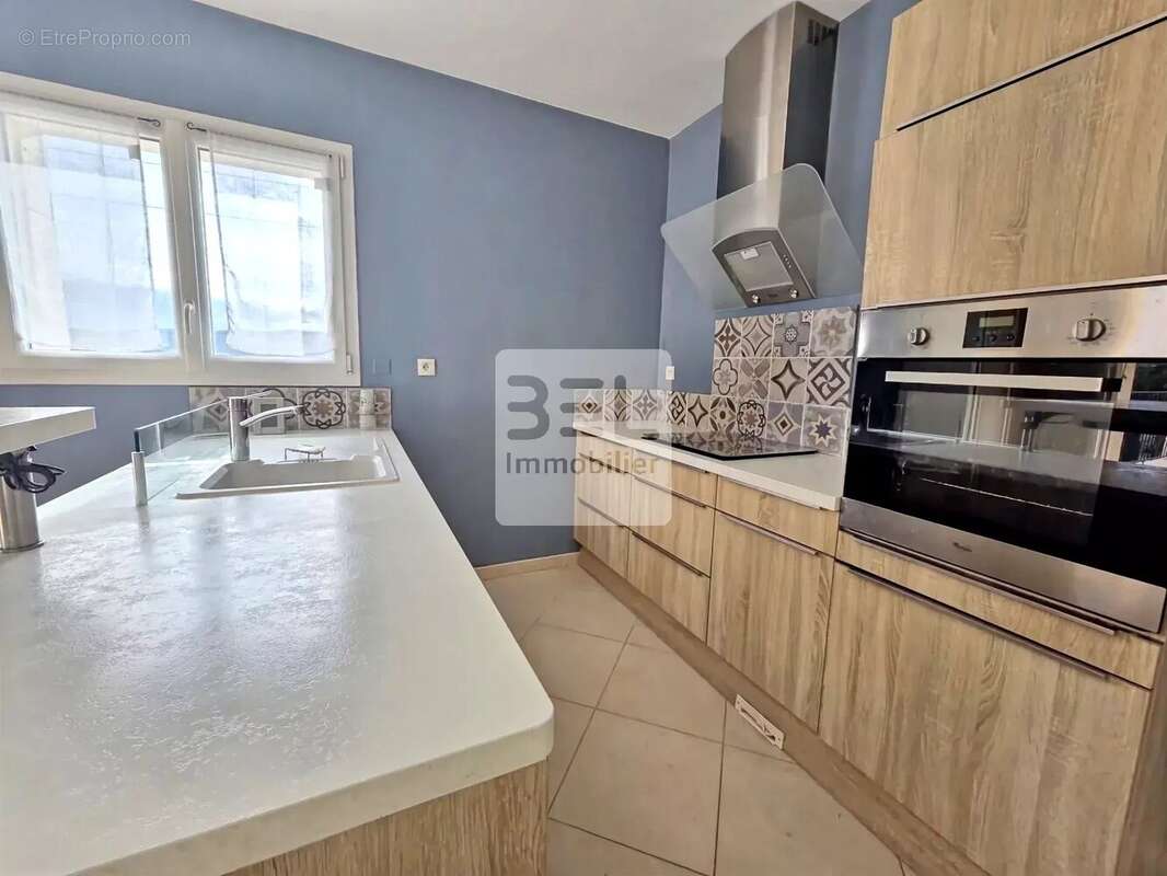 Maison à LA ROQUE-SUR-CEZE