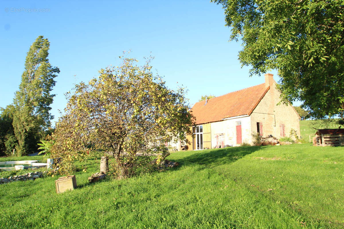 Maison à MONTAIGU-LE-BLIN