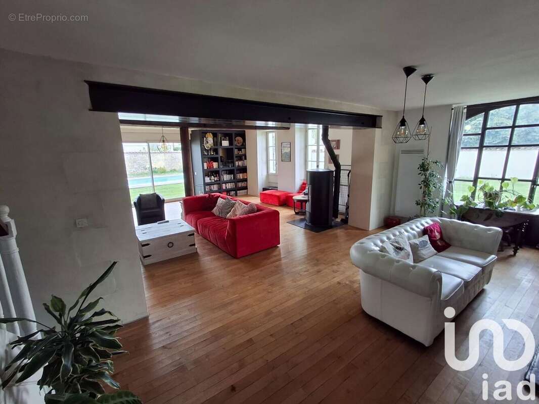 Maison 200 m² à Bercloux  - photo 2