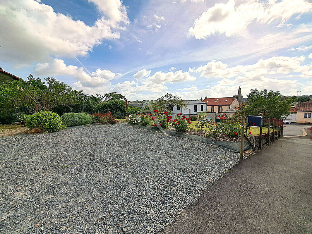 Maison à SAINT-LAURENT-SUR-SEVRE