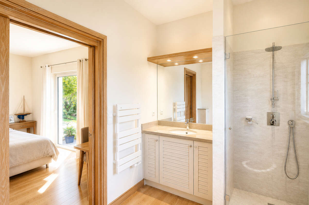 A vendre villa vue mer avec 3 chambres et piscine a saint aygulf - photo 14