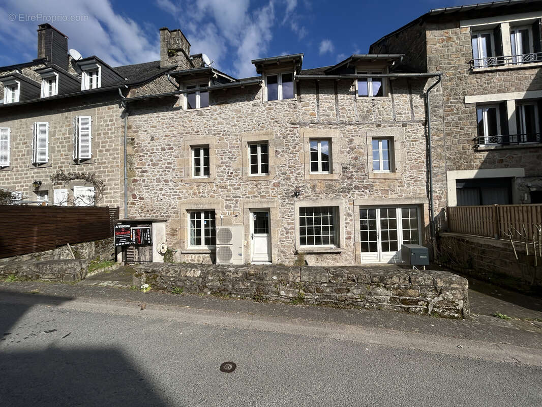 Appartement à CORREZE