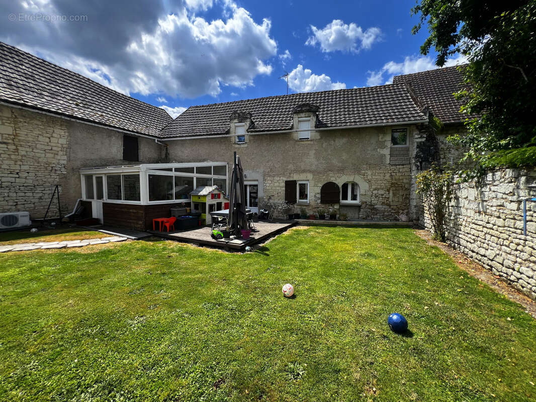 Maison à THURE