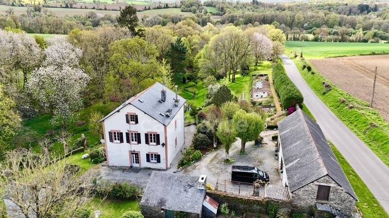 Maison à CLEDEN-POHER