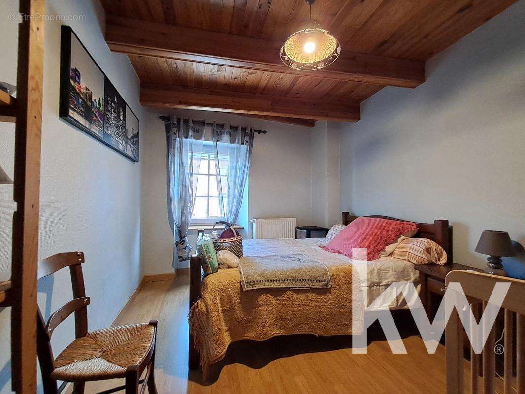 Maison à LAVAL-ROQUECEZIERE