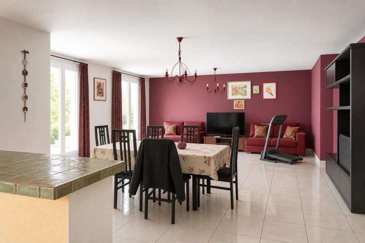 Maison de 10 pièces de 222 m² à Saint-Etienne-de-Tulmont - photo 3
