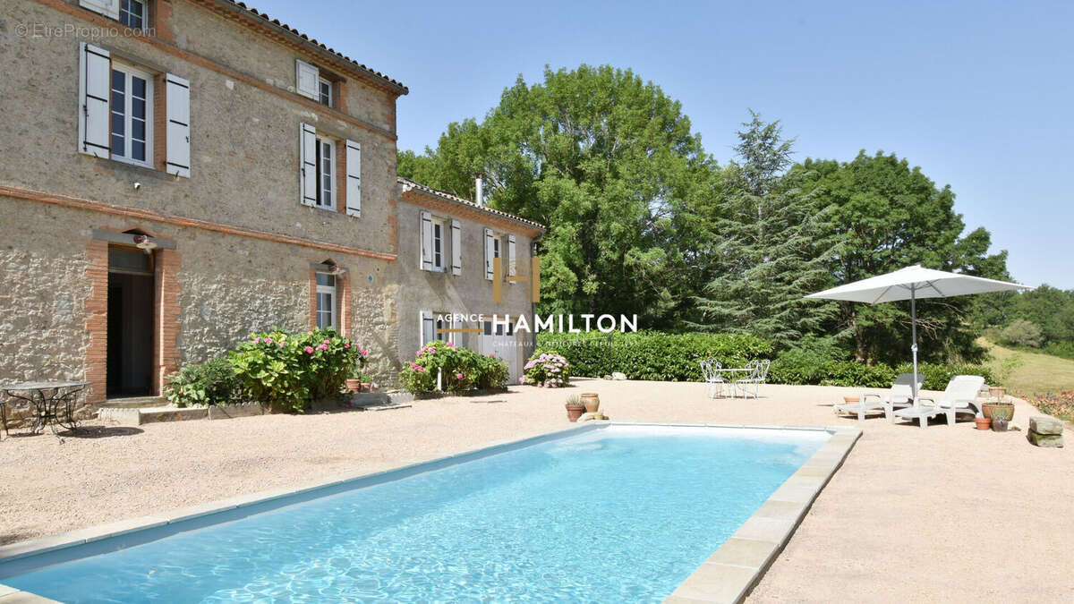 Domaine du xixe siècle avec vue splendide, prestations éco, pigeonnier et piscine - photo 2