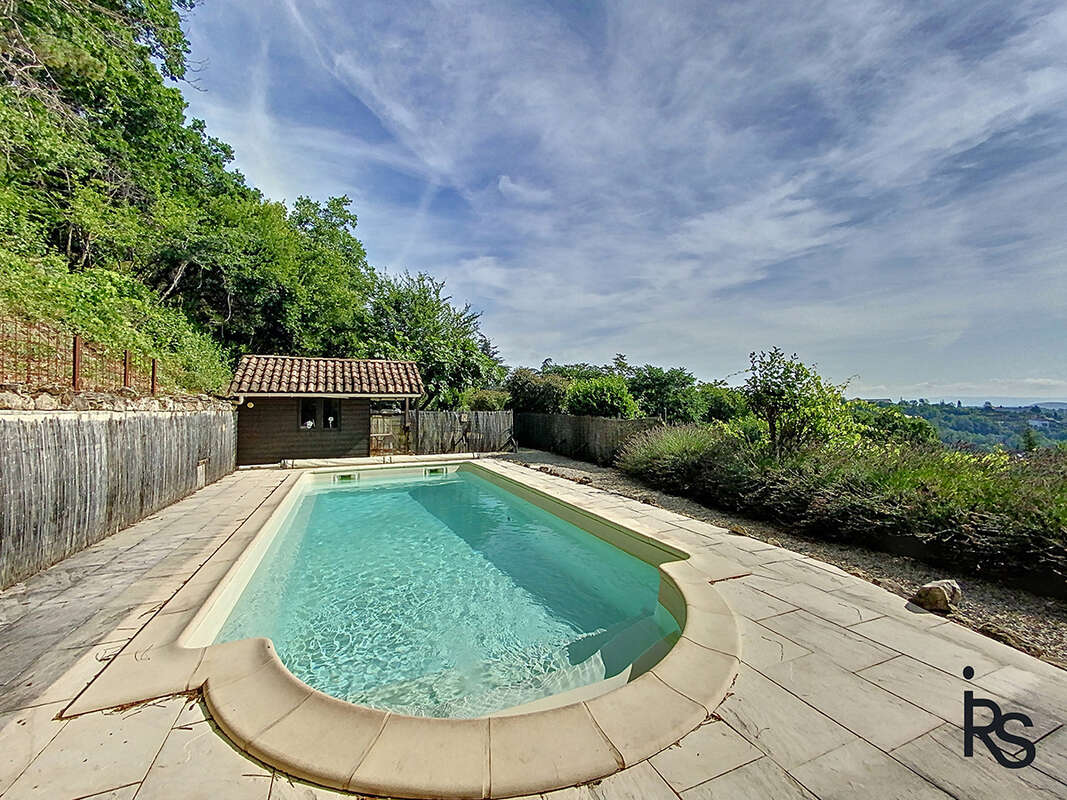 A 5 minutes d’un village avec tous les commerces, une maison de 106 m2 avec piscine et 965 m2 de terrain. - photo 9