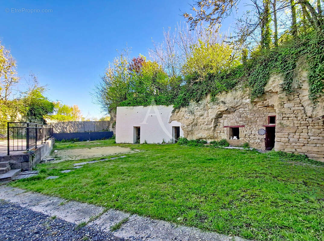 Maison à LOURESSE-ROCHEMENIER