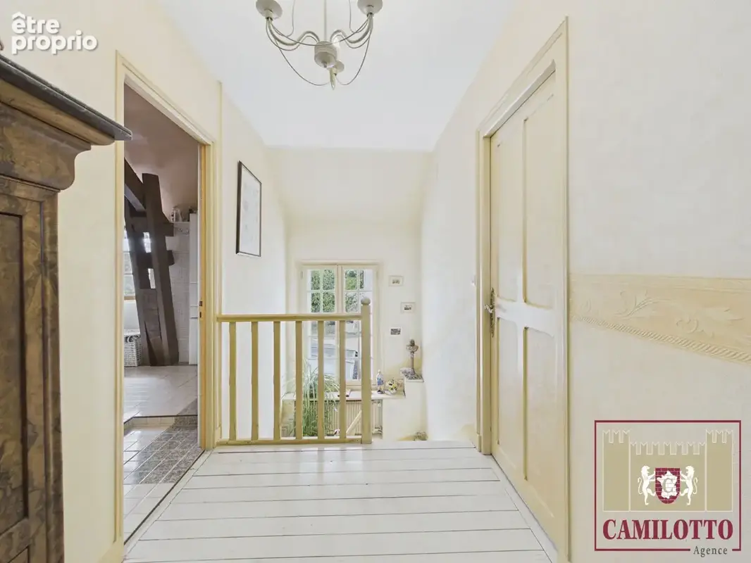 Propriété ancienne sur un terrain de 2800 m² - photo 11