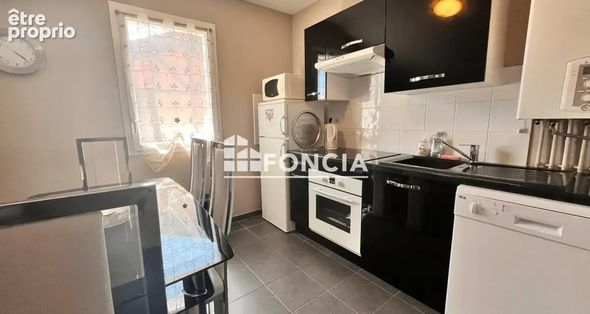 Appartement T4 de 63 m² avec 3 chambres – Dernier étage – Vendu meublé – Proche plages - photo 2