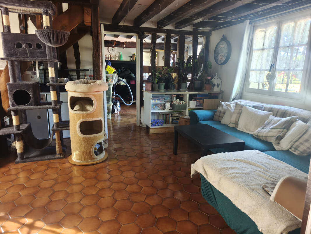 Maison de 108 m2, 5 pièces avec 3 chambres - Travaux à prévoir - photo 3